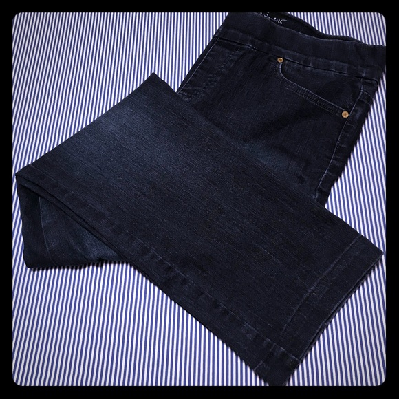 all around slimming effect jeans